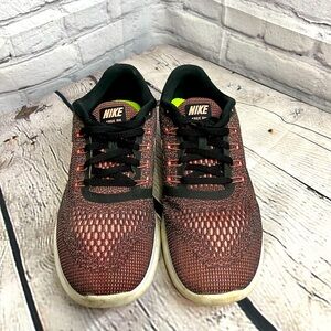 Nike- free run- women’s 8.5- pristine